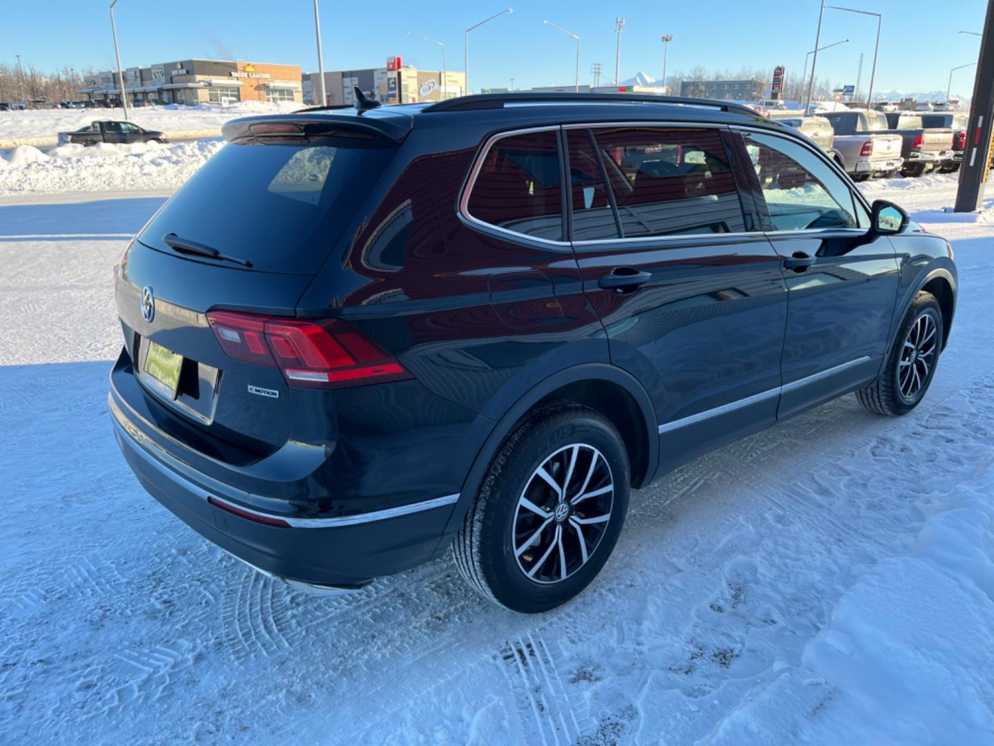 2021 Black /black leather Volkswagen Tiguan SE 4Motion AWD (3VV2B7AX1MM) with an 2.0L L4 DOHC 16V TURBO engine, 8A transmission, located at 1960 Industrial Drive, Wasilla, 99654, (907) 274-2277, 61.573475, -149.400146 - Photo#5